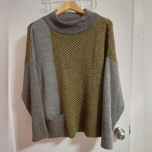 Beyond Threads Chic Gray and Olive Women's Sweater